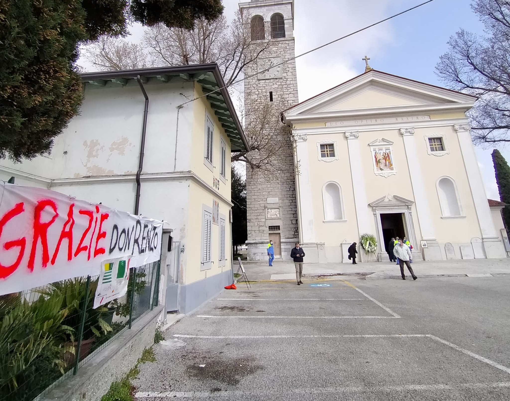 Immagine per Un uomo fedele alla Chiesa degli ultimi, il ricordo di don Renzo vivrà in chi l'ha conosciuto